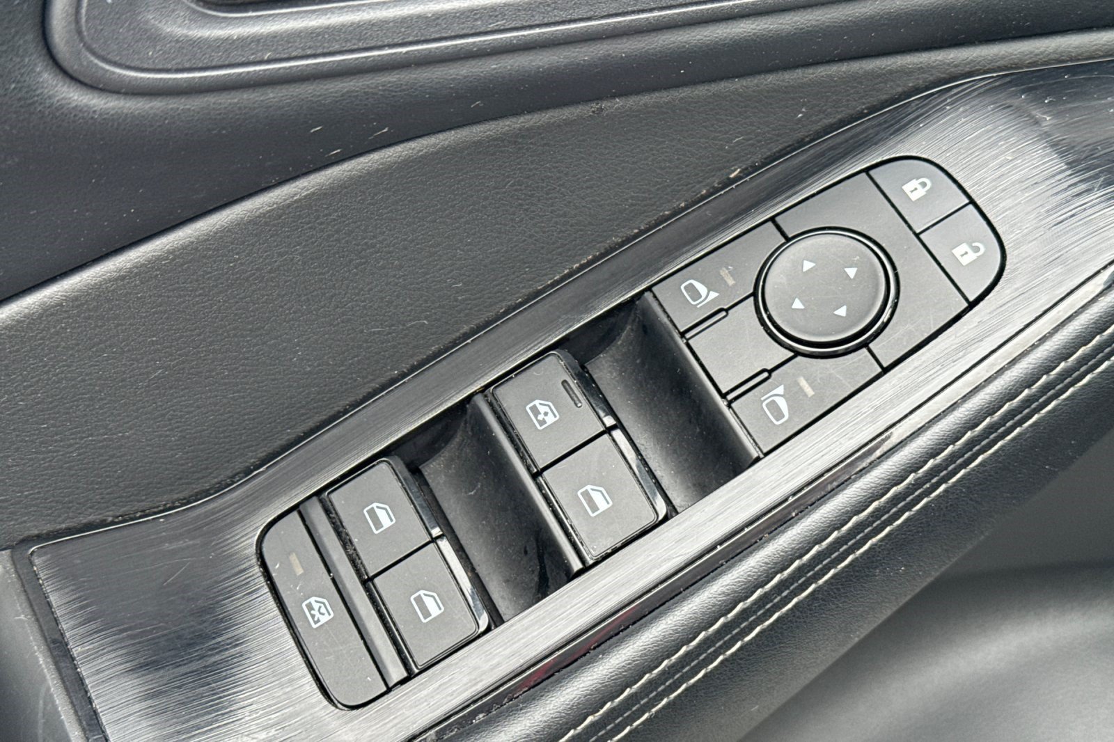 Used 2025 Nissan Rogue SV AWD/4WD image 14