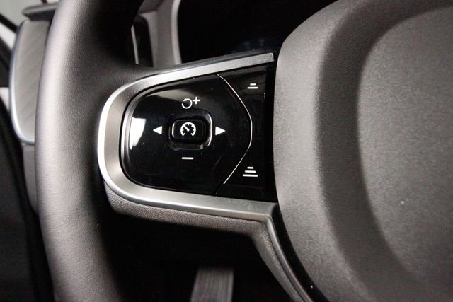 Used 2025 Volvo XC60 B5 Plus image 19