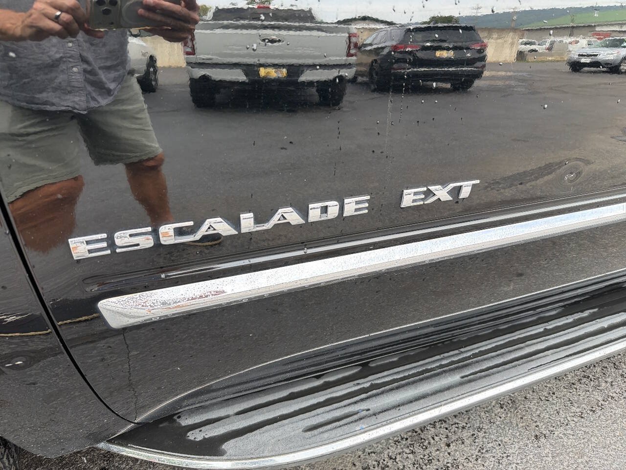 Used 2011 Cadillac Escalade EXT Luxury AWD/4WD image 14
