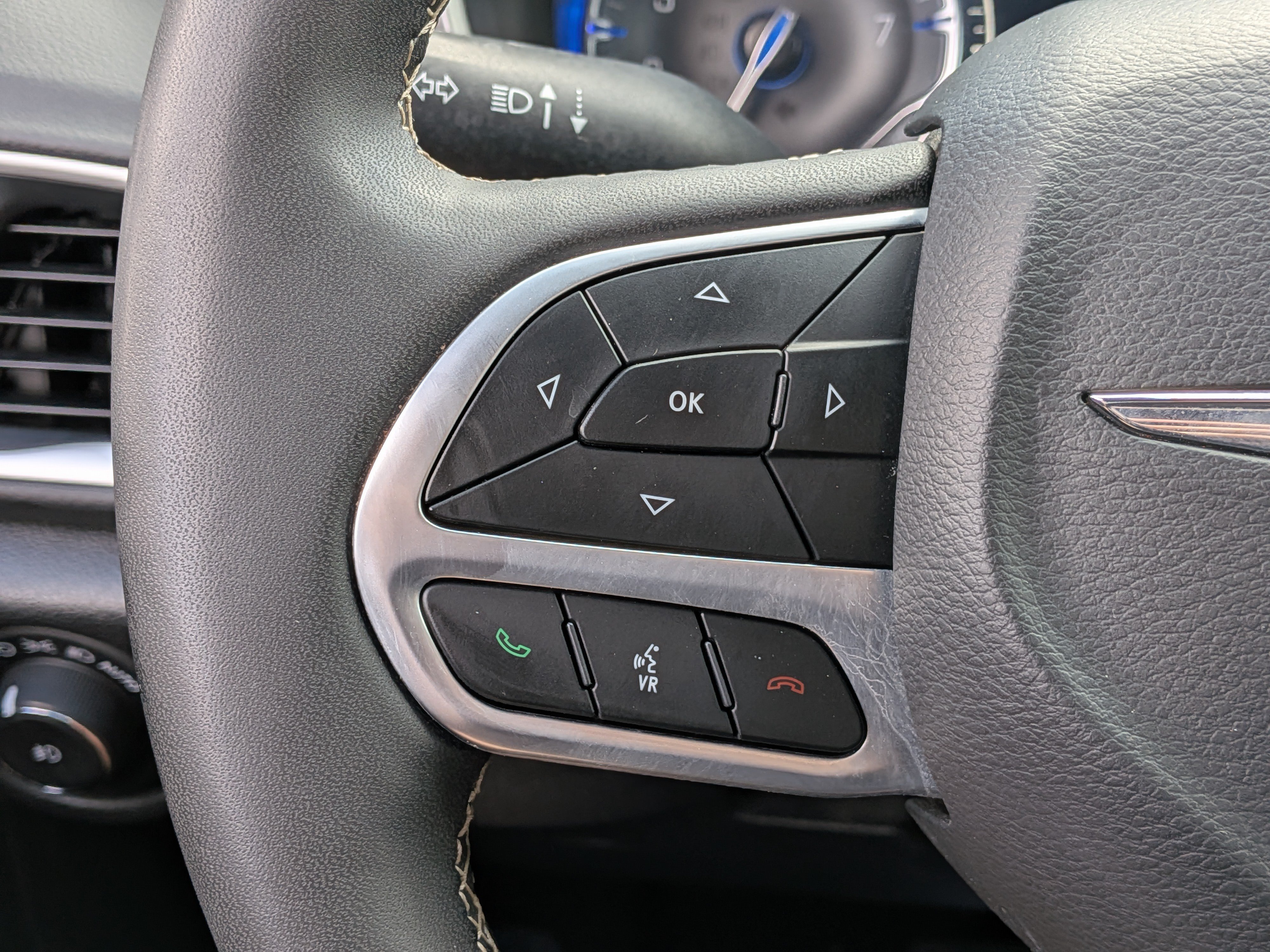 Used 2025 Chrysler Pacifica Select FWD image 26