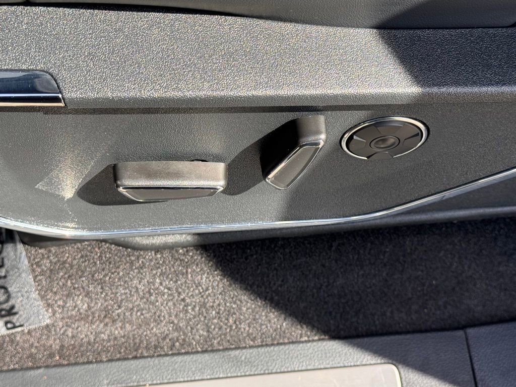 Certified 2025 Ford F150 Platinum w/ Equipment Group 702A High image 18