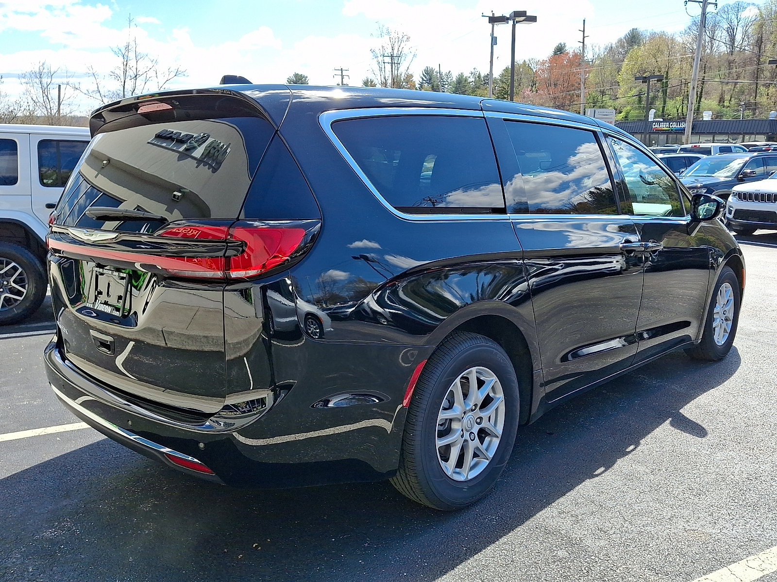 New 2026 Chrysler Pacifica Select FWD image 3