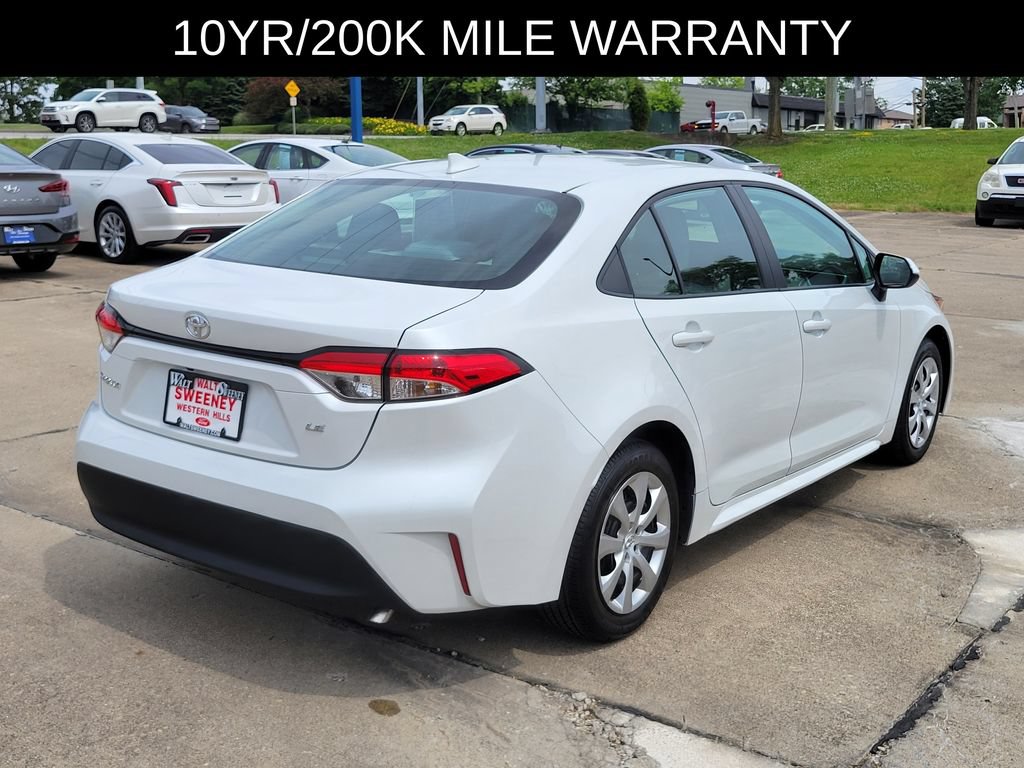 Used 2025 Toyota Corolla LE FWD image 4