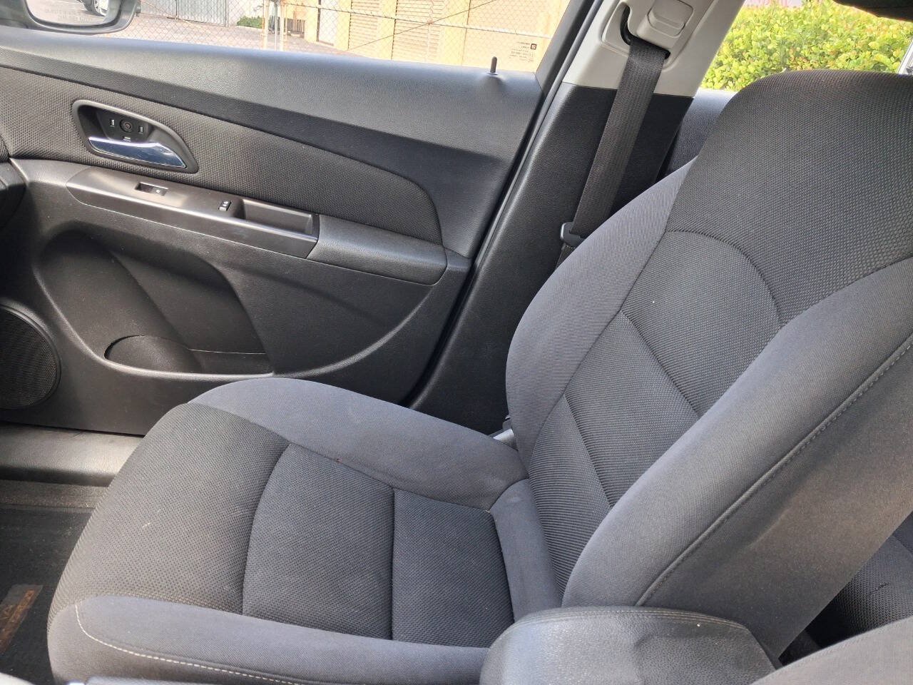 Used 2016 Chevrolet Cruze LT FWD image 14