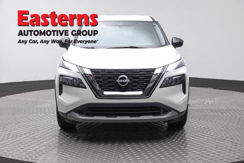 Used 2023 Nissan Rogue S AWD/4WD image 2