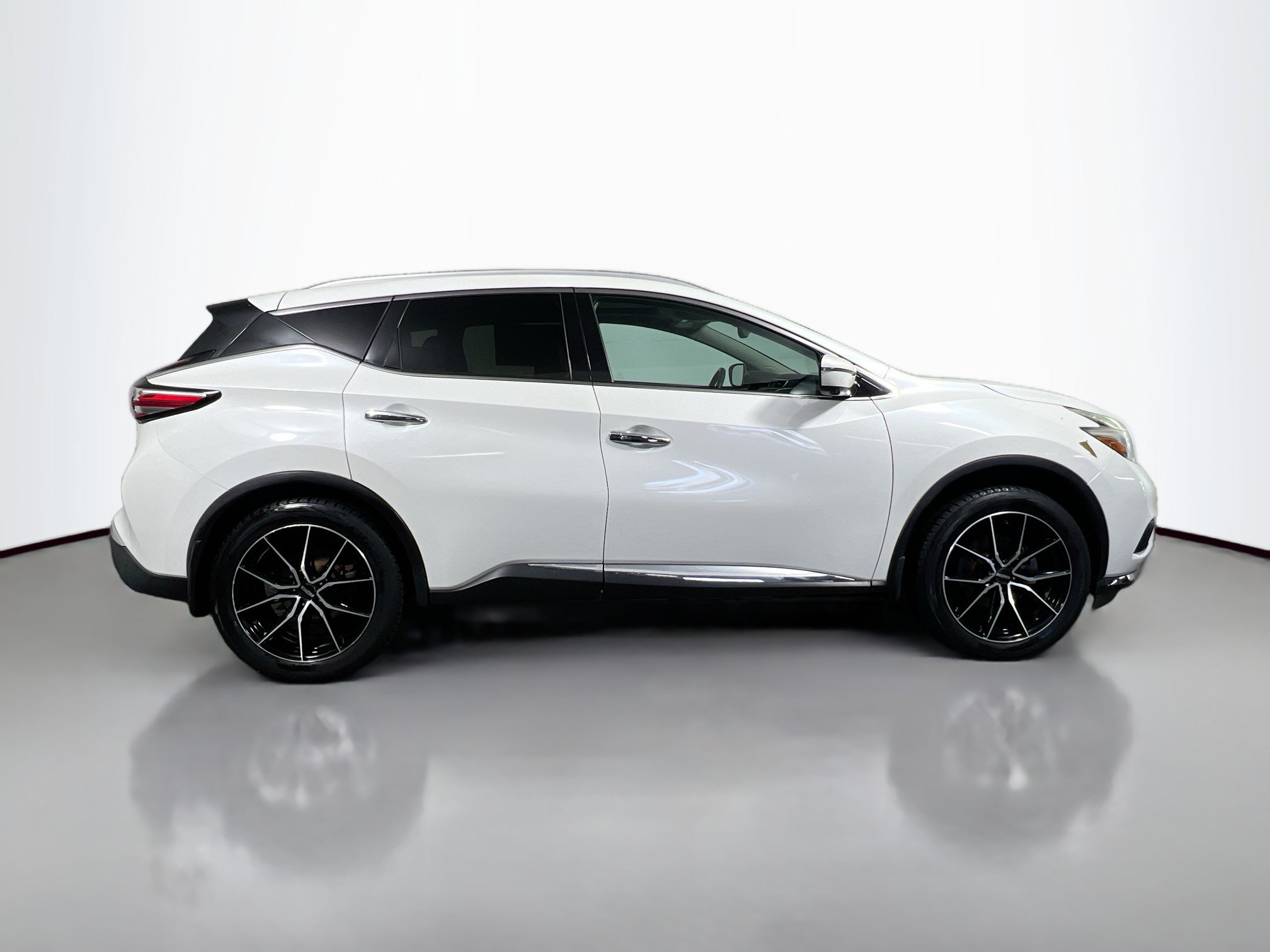 Used 2017 Nissan Murano Platinum w/ Platinum Technology Package AWD/4WD image 3