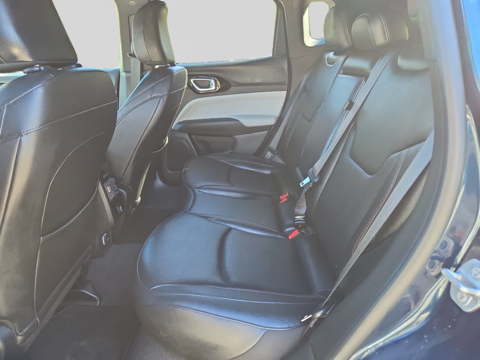 Used 2024 Jeep Compass Limited w/ Sun and Sound Group AWD/4WD image 17