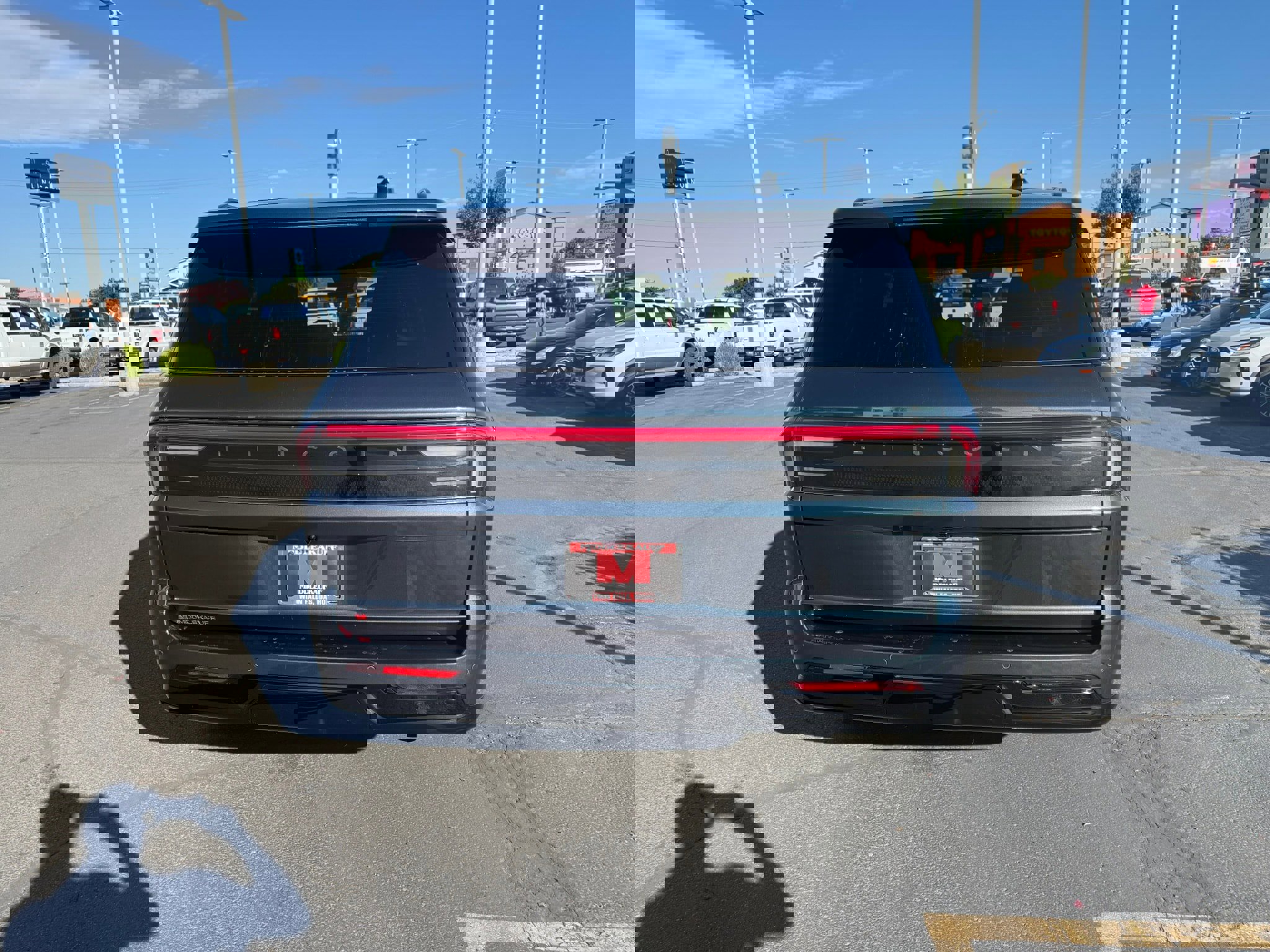 New 2025 Lincoln Navigator Reserve w/ Jet Appearance Package image 4