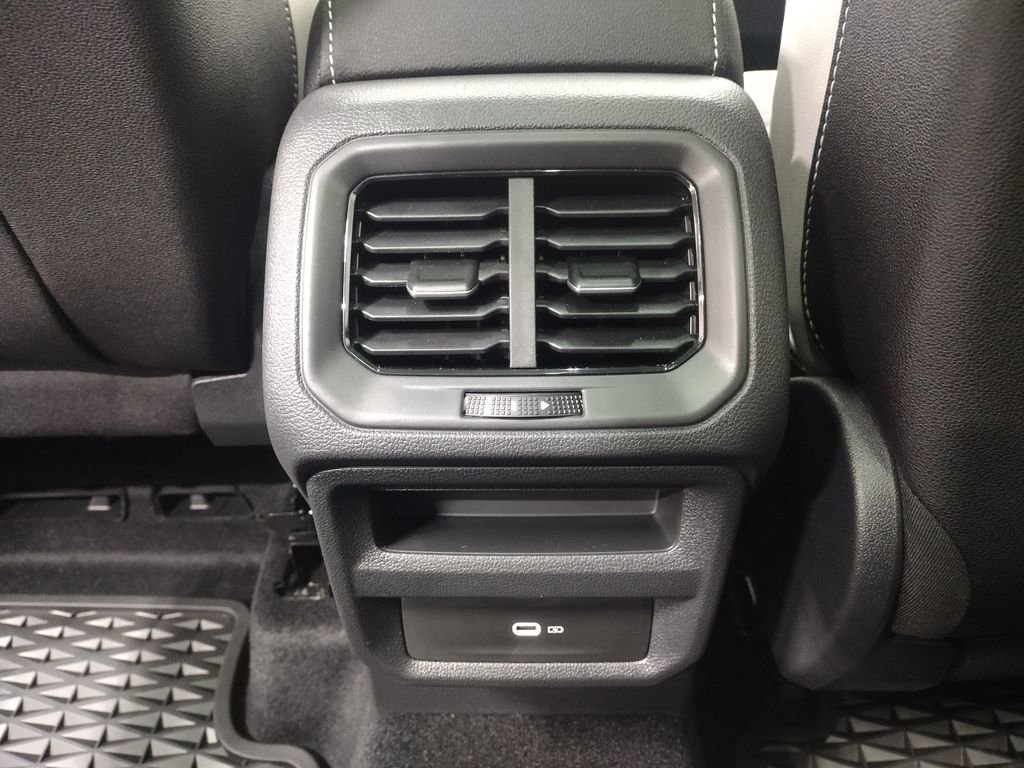 New 2025 Volkswagen Taos SE image 33