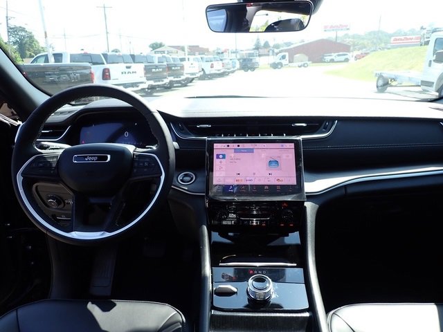 New 2025 Jeep Grand Cherokee Limited w/ Black Appearance Package image 14