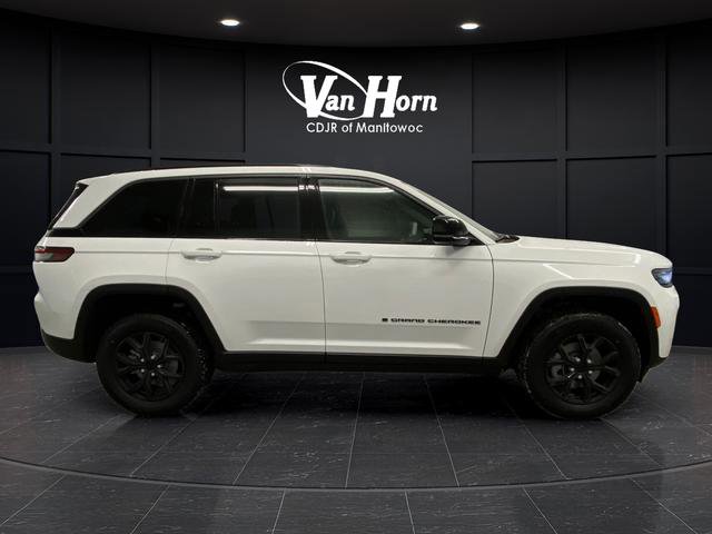 New 2026 Jeep Grand Cherokee Altitude image 2