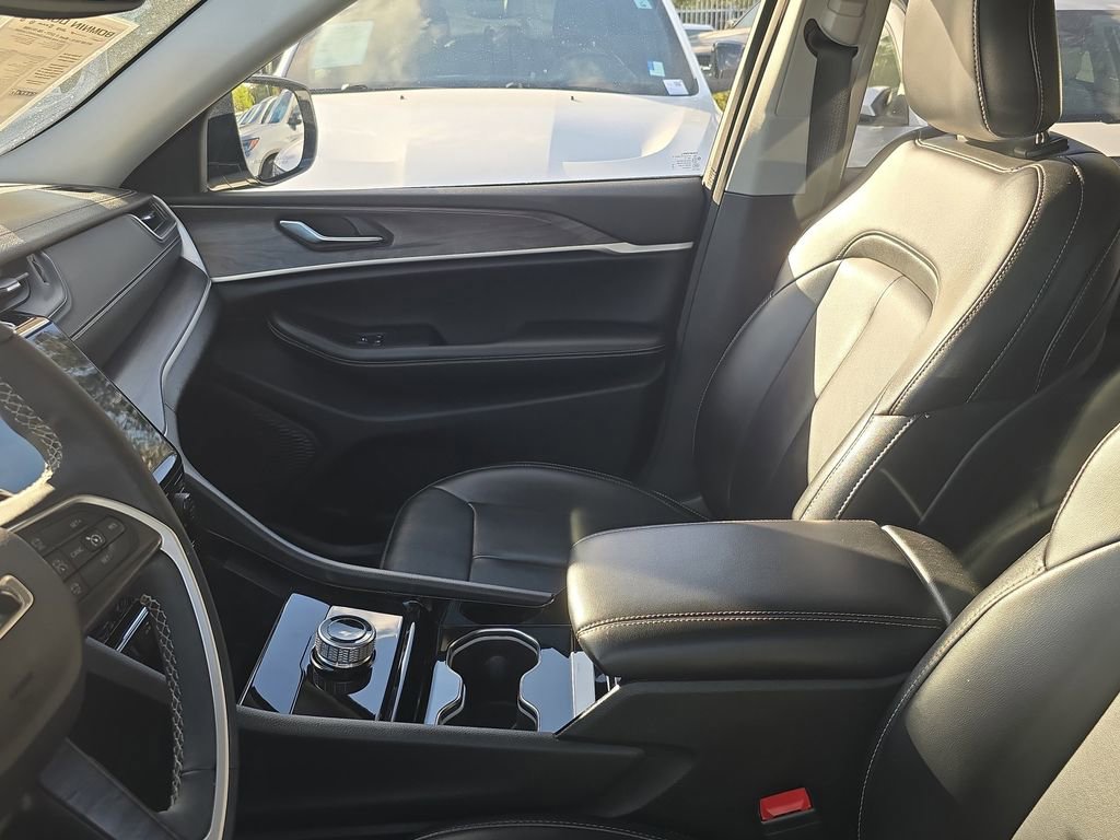 Used 2023 Jeep Grand Cherokee L Limited image 14