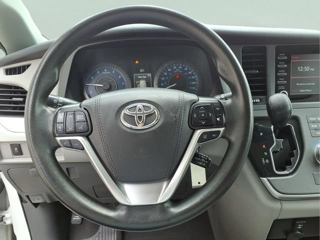 Used 2020 Toyota Sienna L FWD image 15