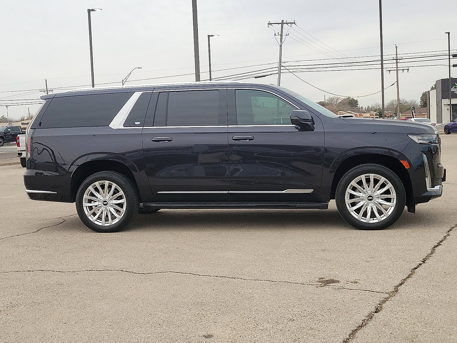 Used 2022 Cadillac Escalade ESV Luxury image 5