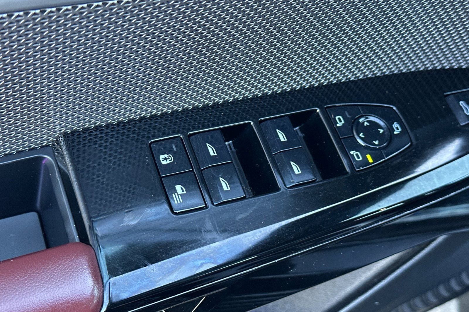 Used 2025 BMW 740i image 12