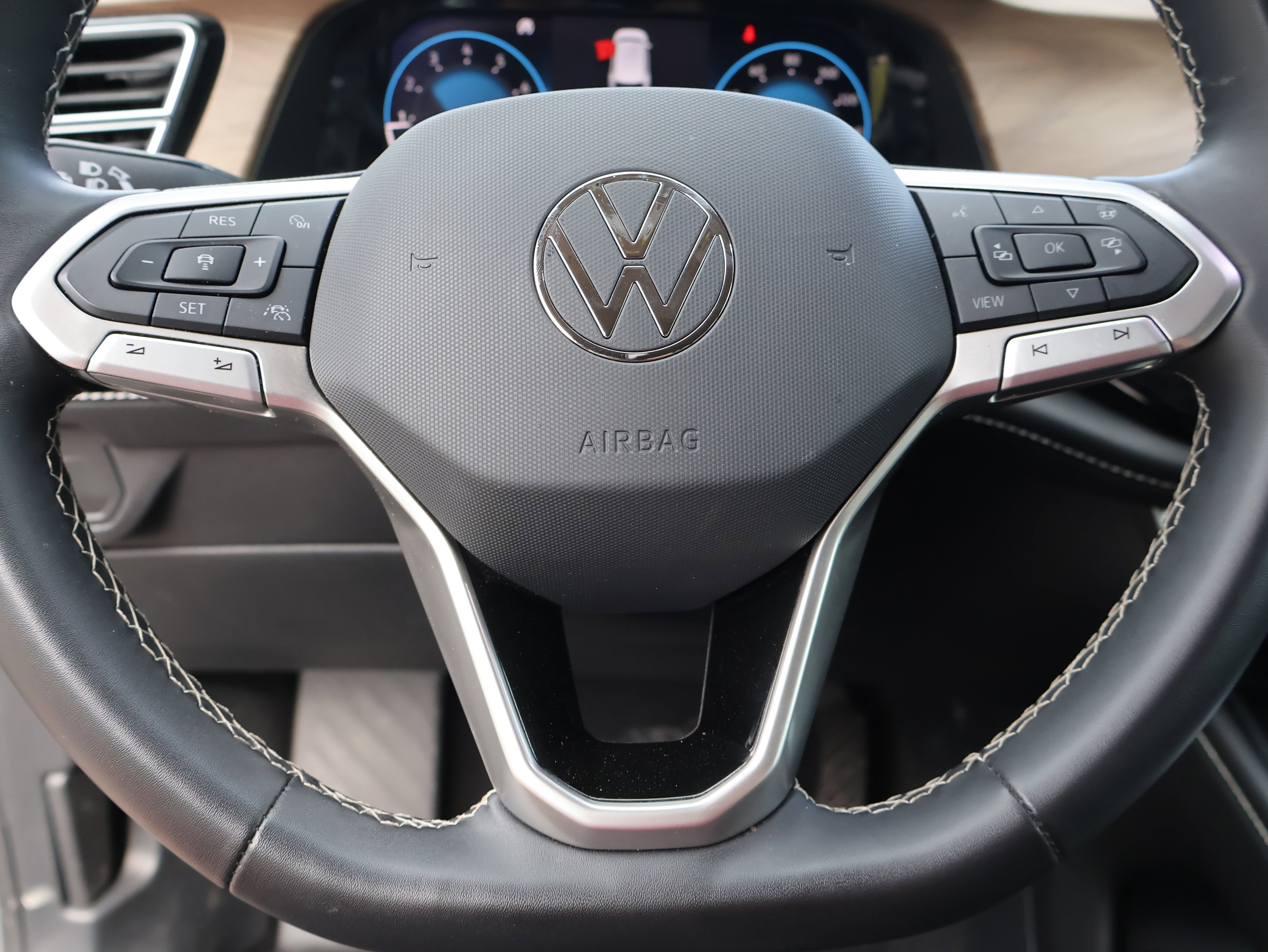 Used 2024 Volkswagen Atlas SE image 39