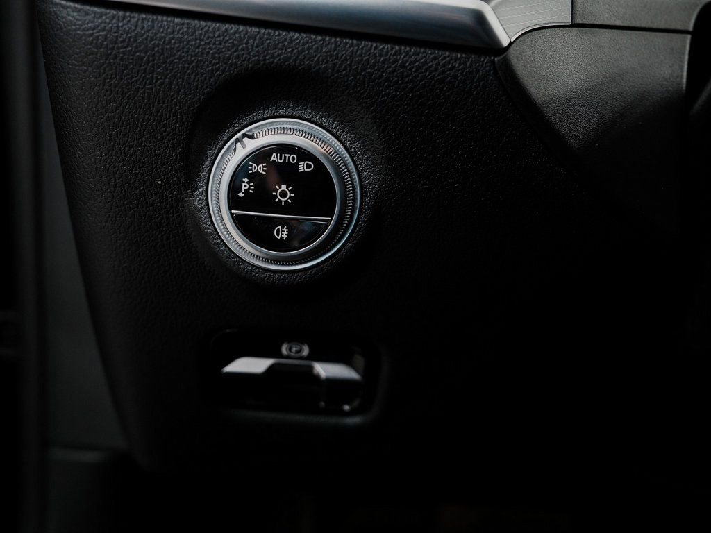 Used 2025 Mercedes-Benz C 300 4MATIC Sedan image 21