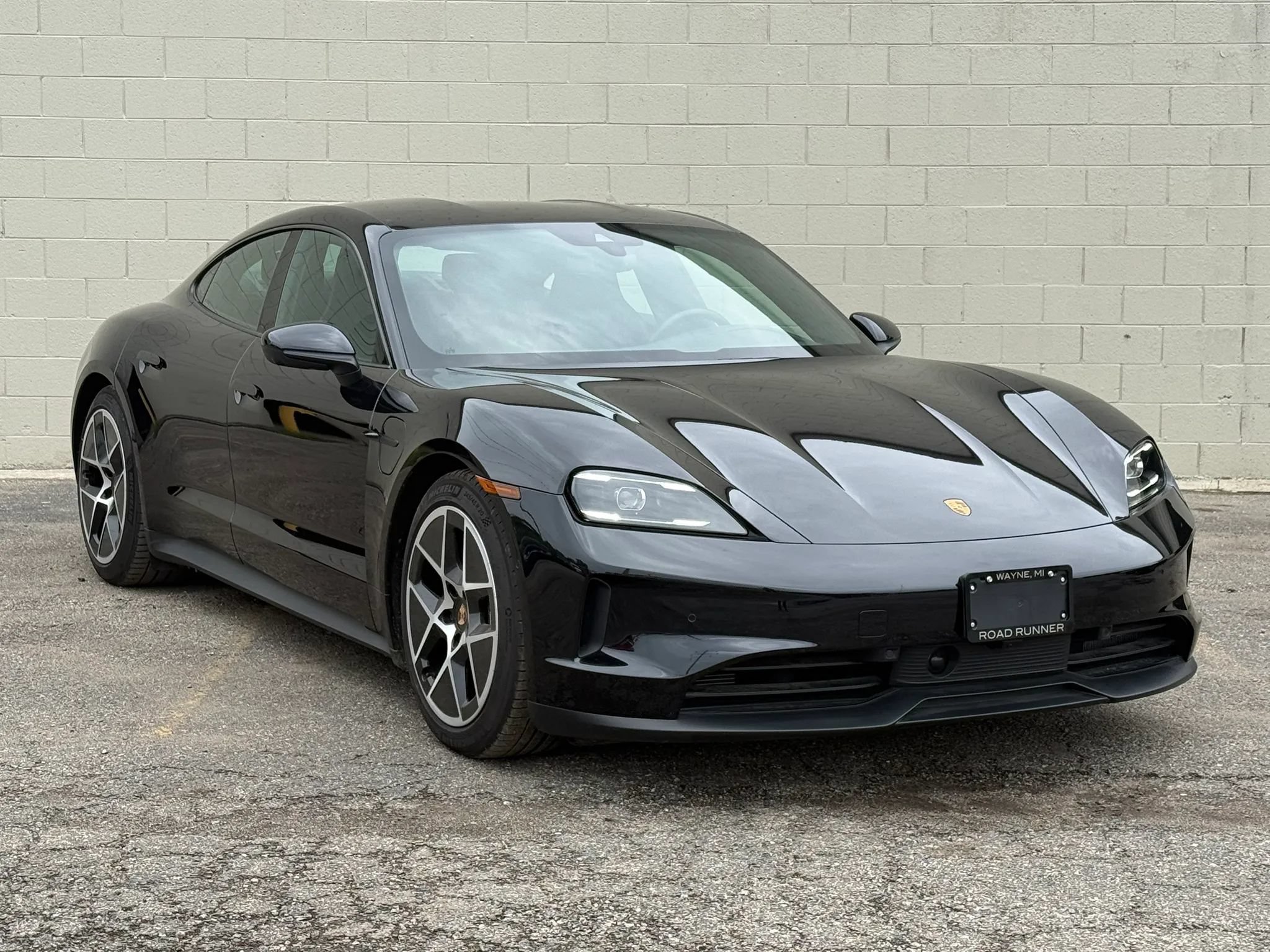Used 2025 Porsche Taycan RWD image 17