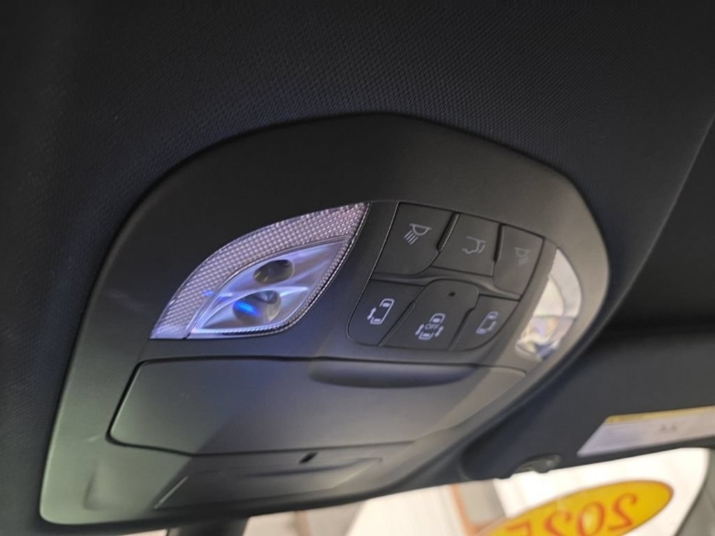 Used 2025 Chrysler Pacifica Select FWD image 21
