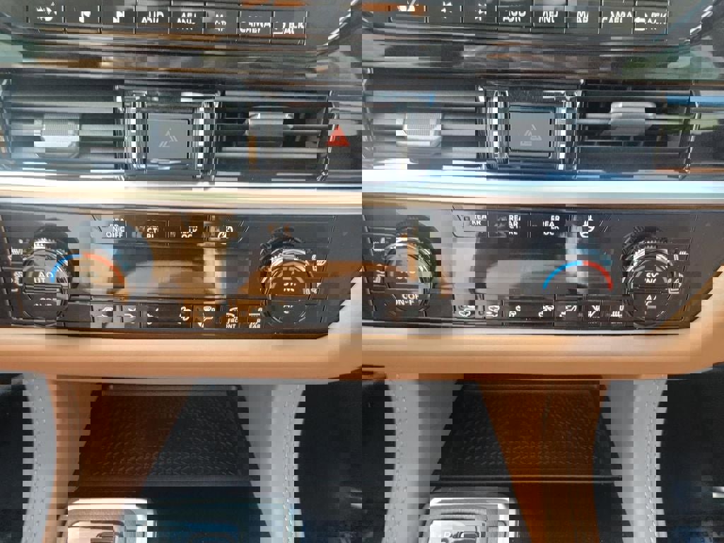 Used 2024 Nissan Pathfinder Platinum AWD/4WD image 18