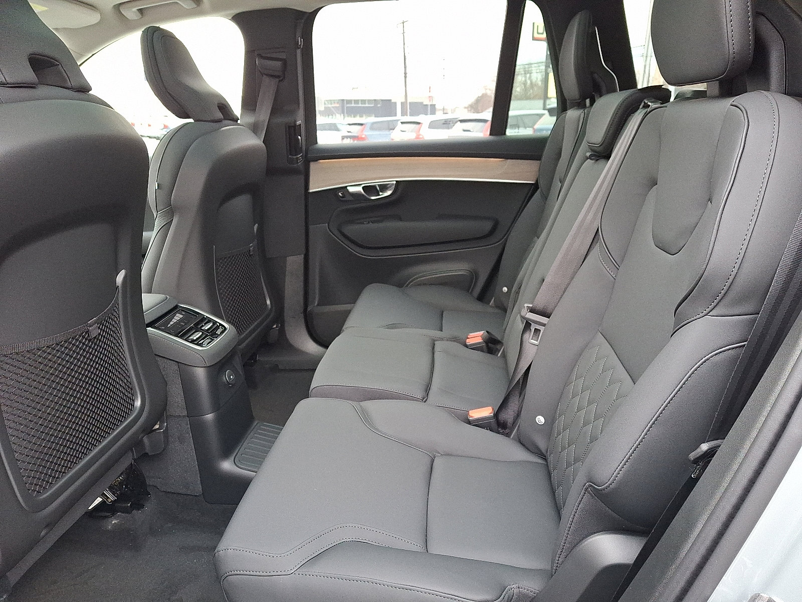 New 2026 Volvo XC90 T8 Plus w/ Protection Package Premier image 5