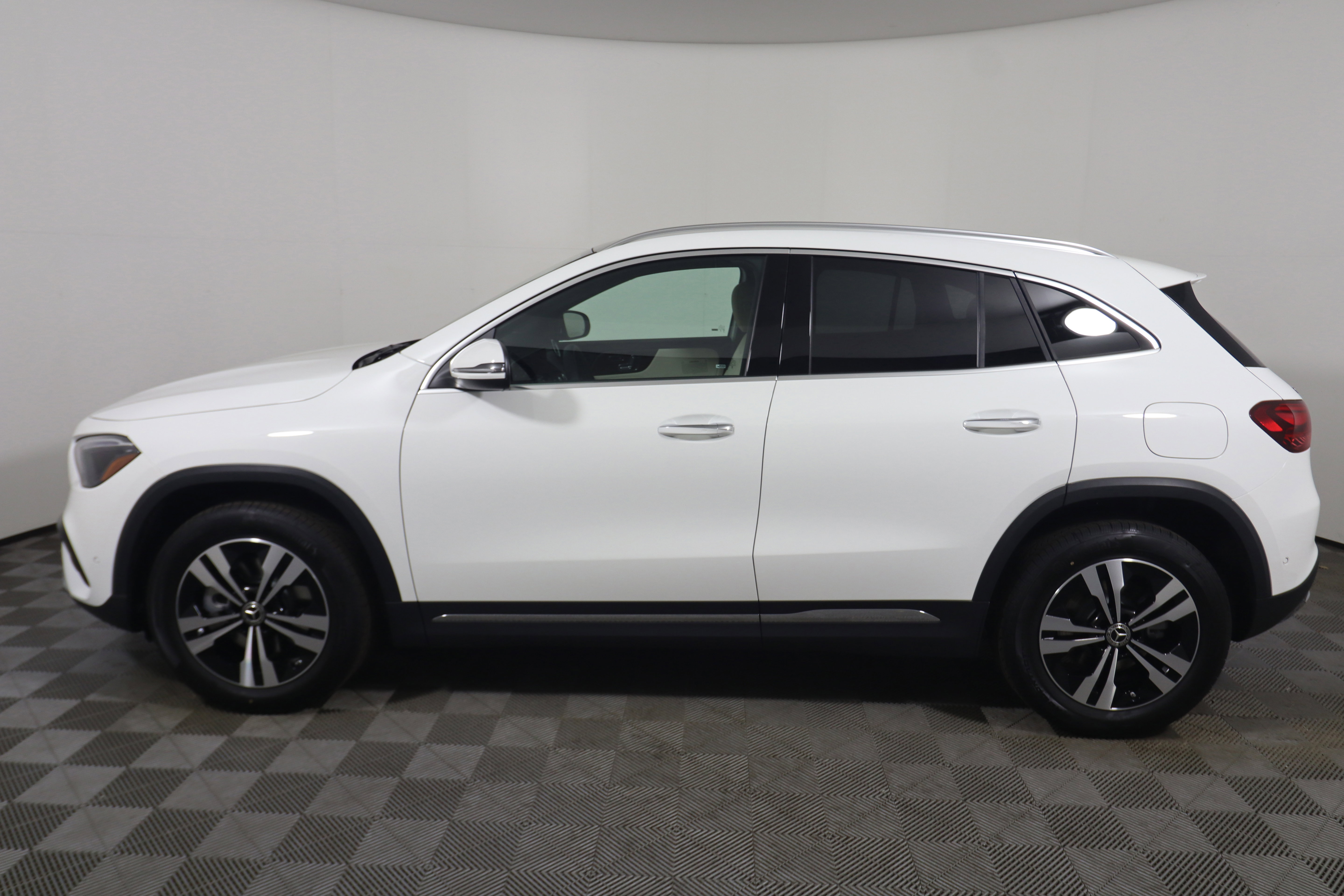 New 2026 Mercedes-Benz GLA 250 image 2