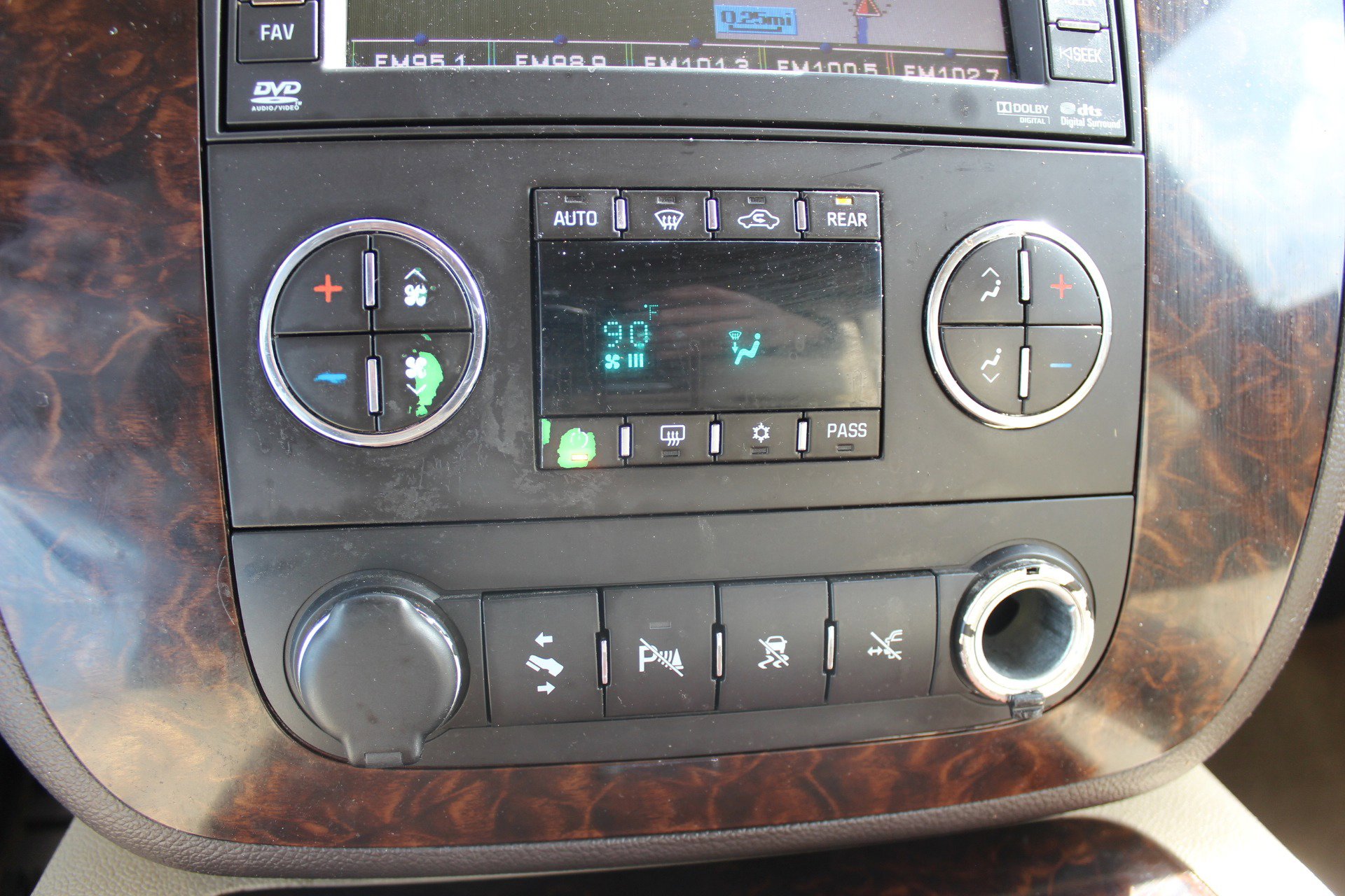Used 2011 GMC Yukon Denali image 31