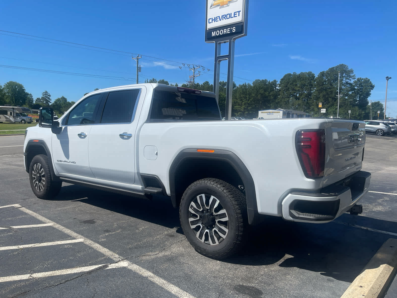 Used 2026 GMC Sierra 2500 Denali Ultimate AWD/4WD image 5