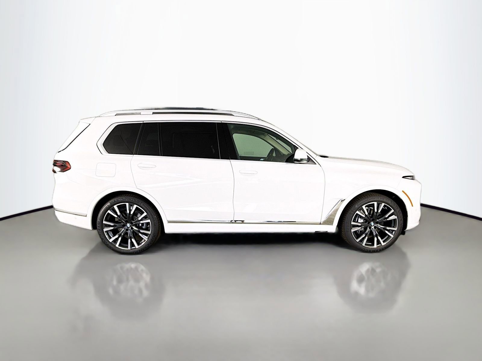 Used 2026 BMW X7 xDrive40i w/ Premium Package image 8