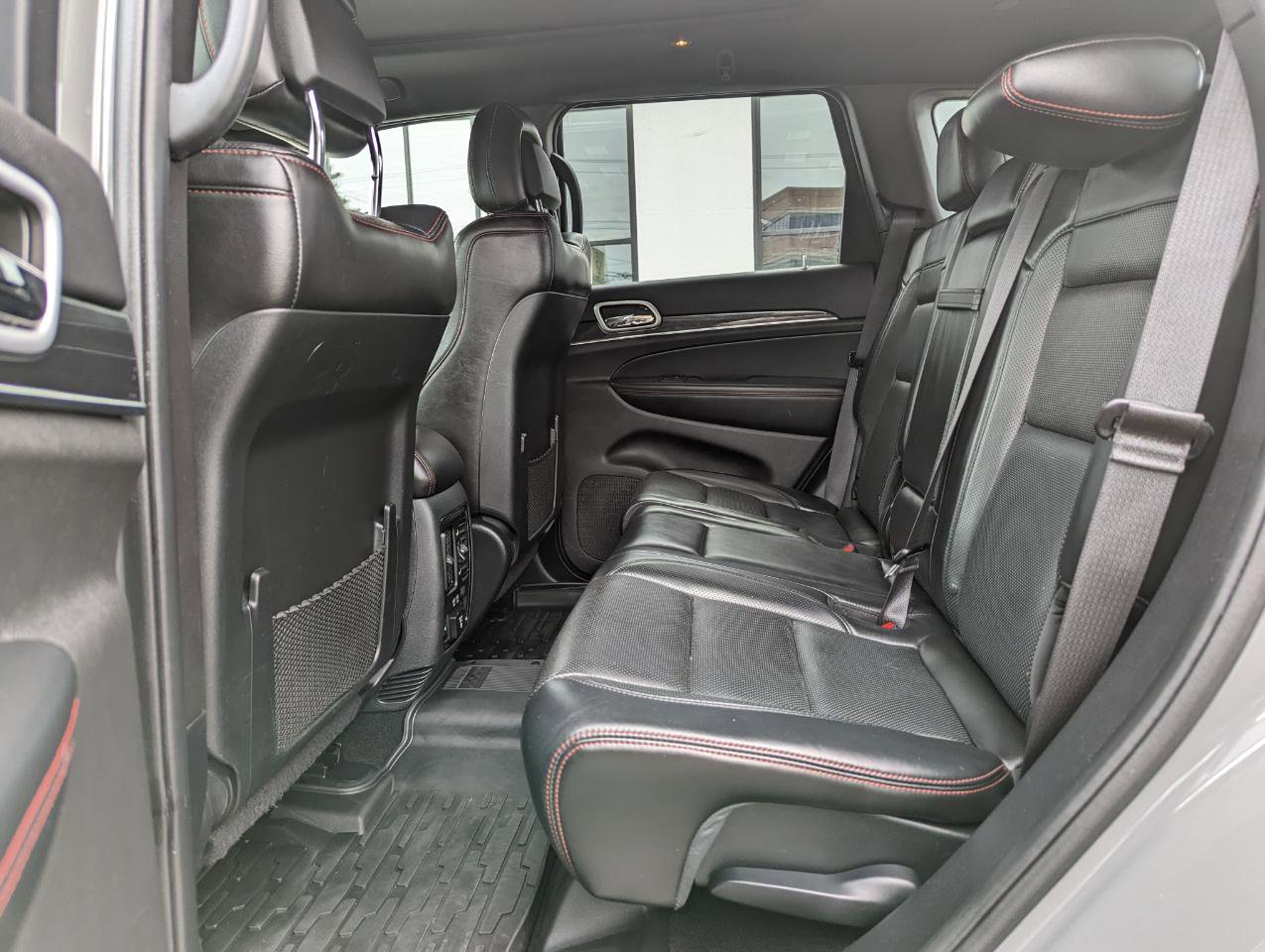 Used 2019 Jeep Grand Cherokee Trailhawk w/ Trailhawk Luxury Group AWD/4WD image 35