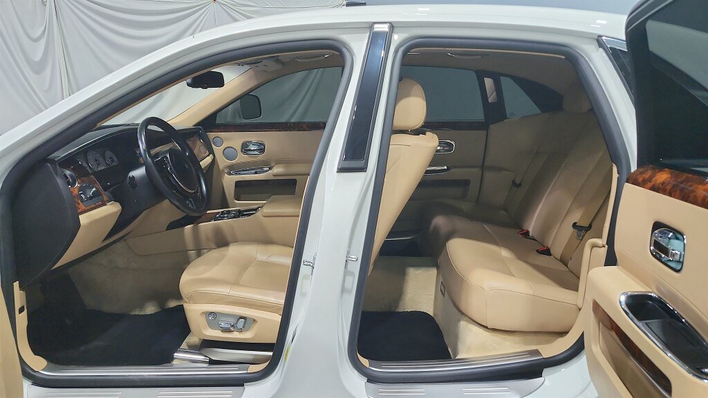 Used 2010 Rolls-Royce Ghost RWD image 27
