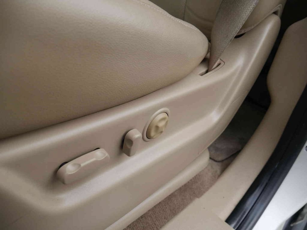 Used 2011 Chevrolet Suburban LTZ AWD/4WD image 27