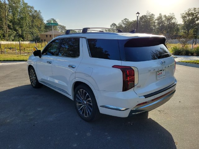 Used 2023 Hyundai Palisade Calligraphy FWD image 3