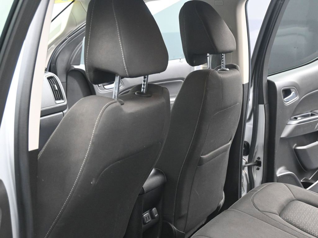 Used 2016 GMC Canyon SLE image 17