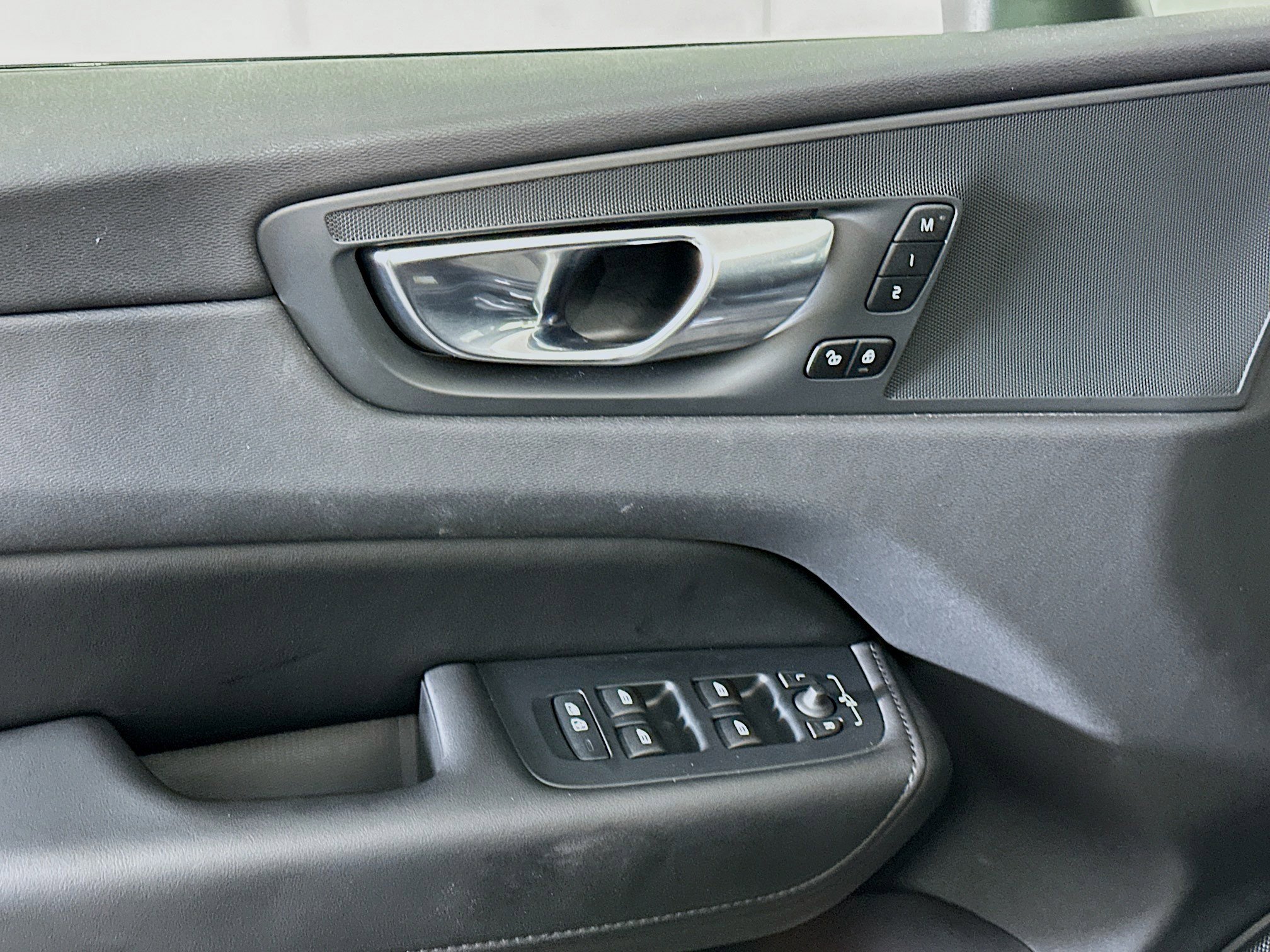 Used 2025 Volvo XC60 B5 Plus image 15