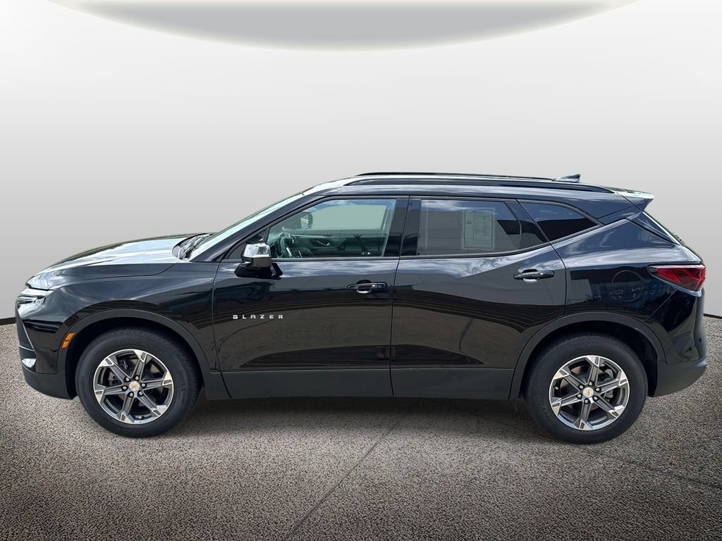 Used 2024 Chevrolet Blazer LT w/ Sound & Technology Package AWD/4WD image 3