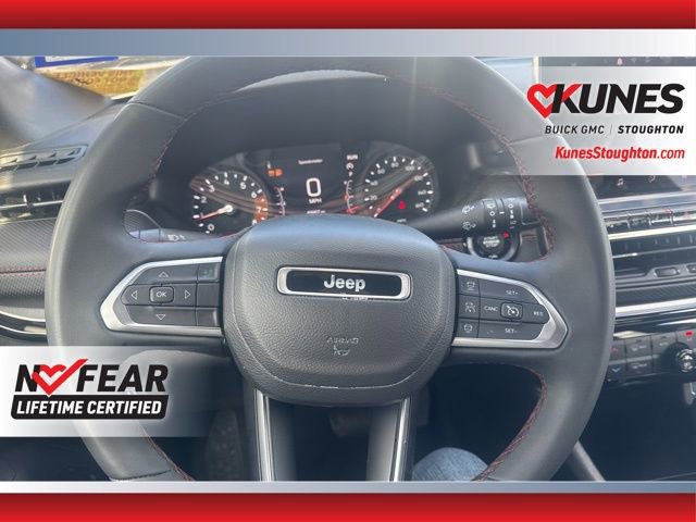 Used 2025 Jeep Compass Trailhawk AWD/4WD image 19