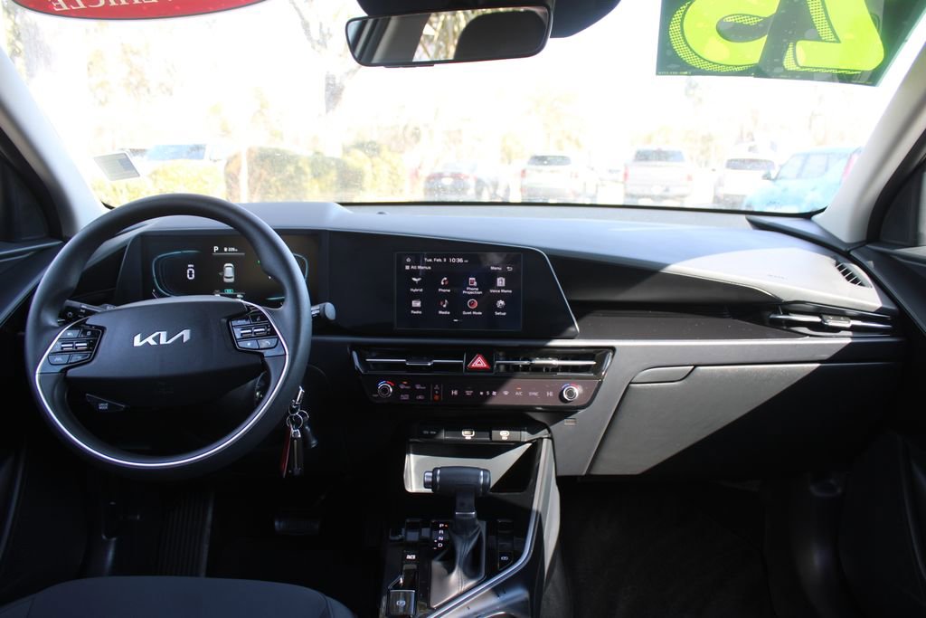 Used 2025 Kia Niro LX image 22
