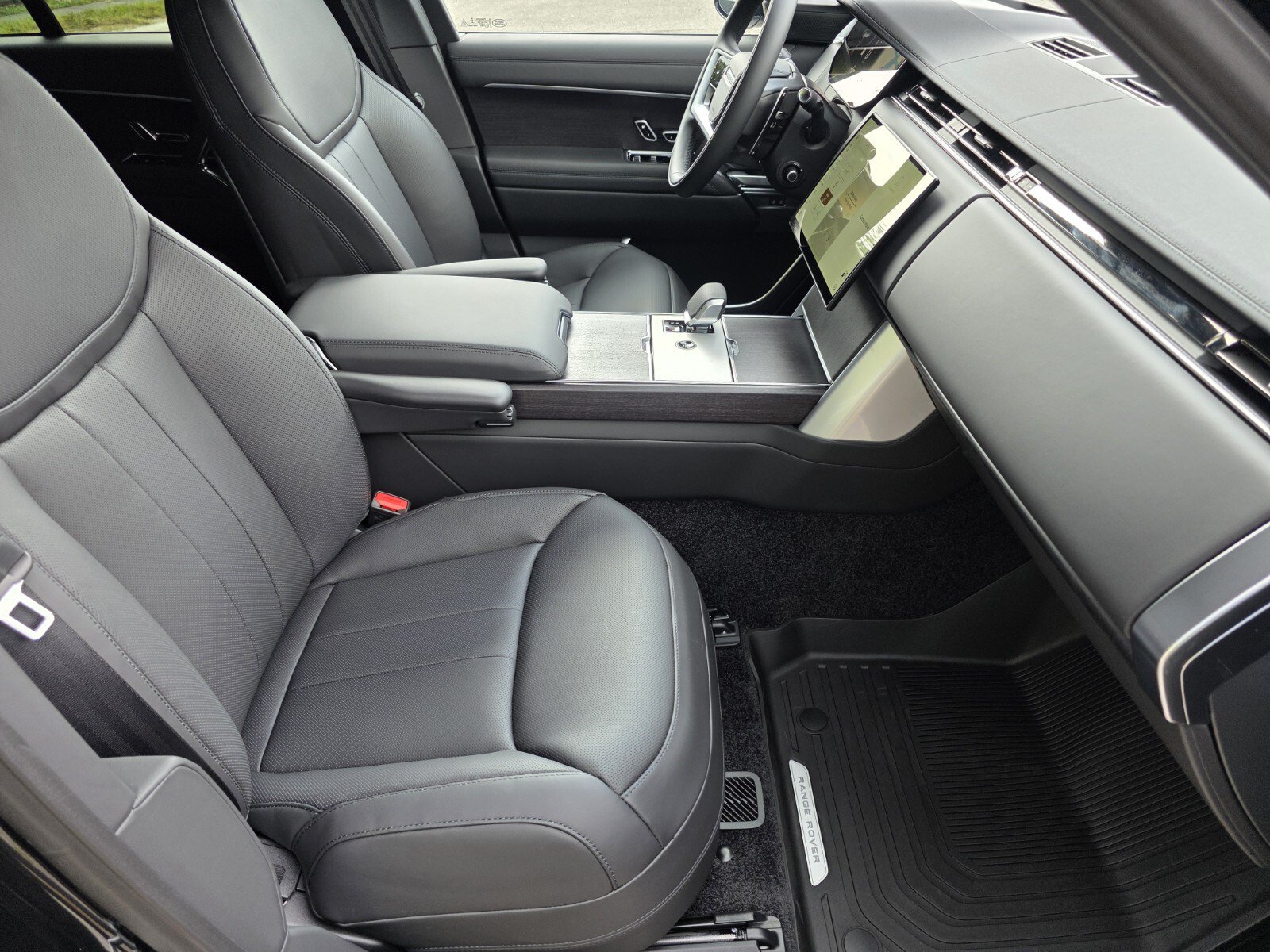 New 2026 Land Rover Range Rover SE AWD/4WD image 3