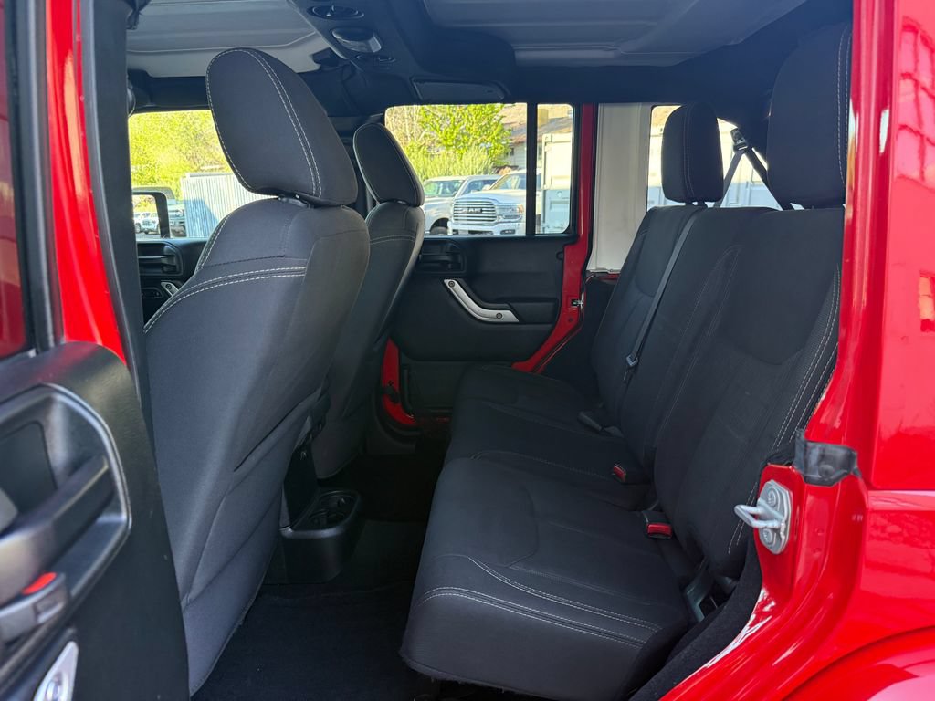 Used 2018 Jeep Wrangler Unlimited Sahara w/ Max Tow Package AWD/4WD image 29