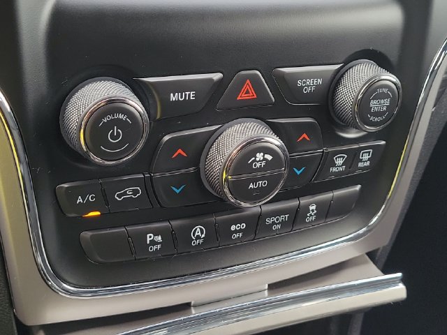 Used 2020 Jeep Grand Cherokee Laredo AWD/4WD image 29