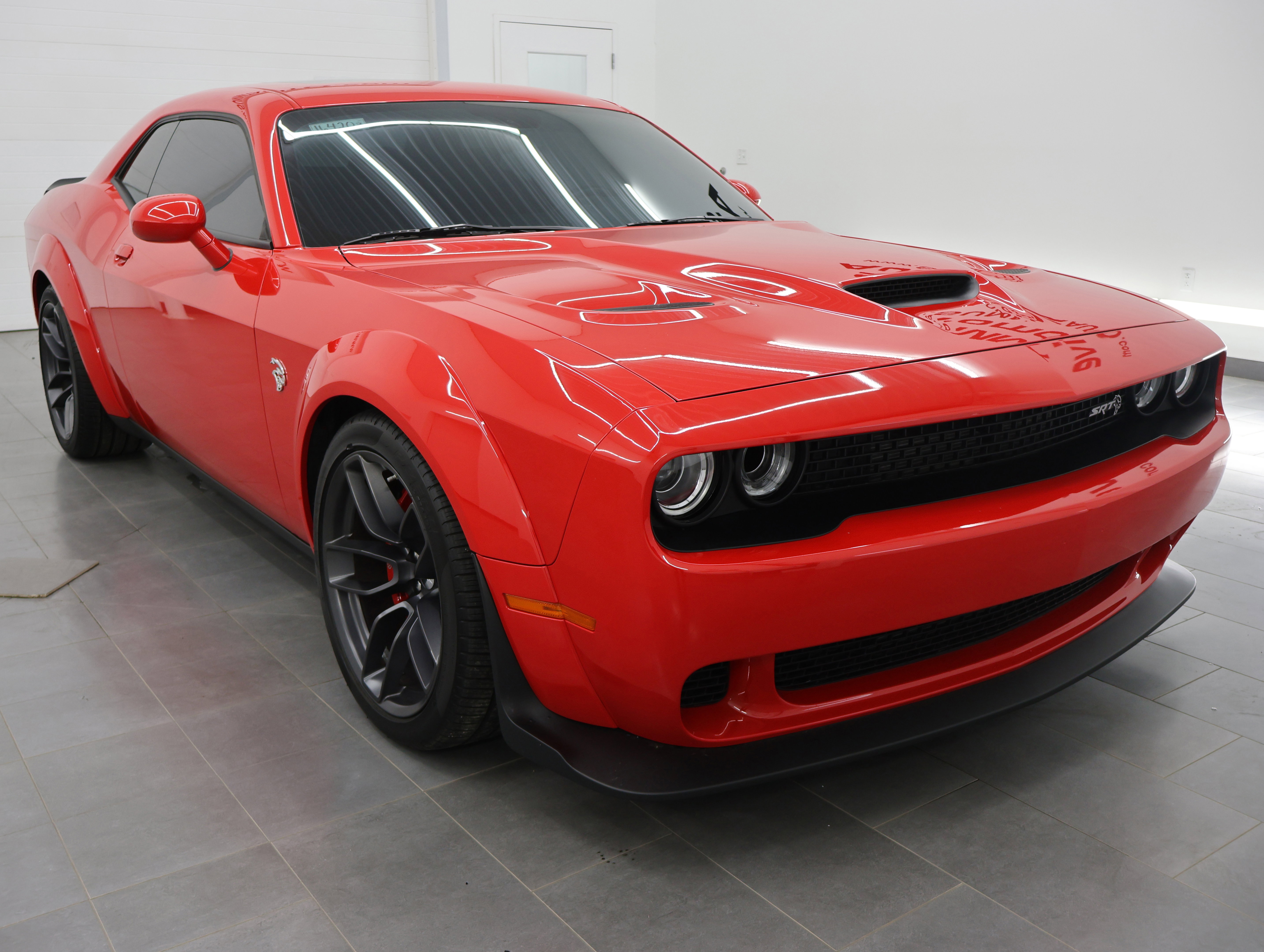 Used 2018 Dodge Challenger SRT Hellcat RWD image 2
