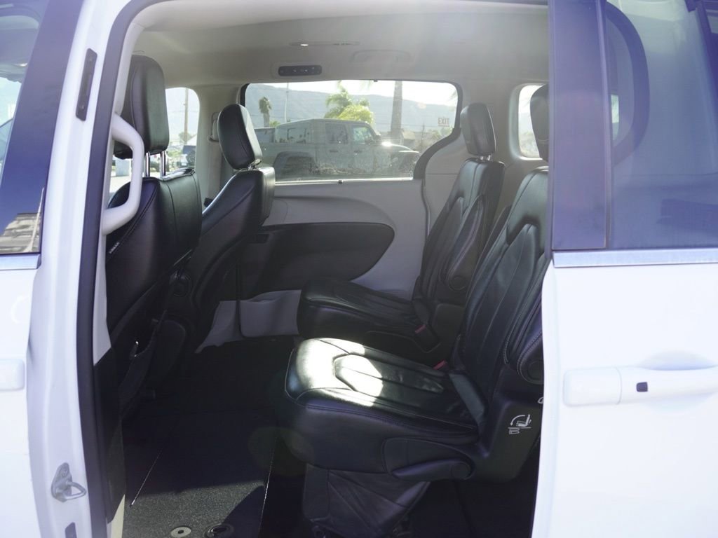 Used 2022 Chrysler Pacifica Touring-L image 21