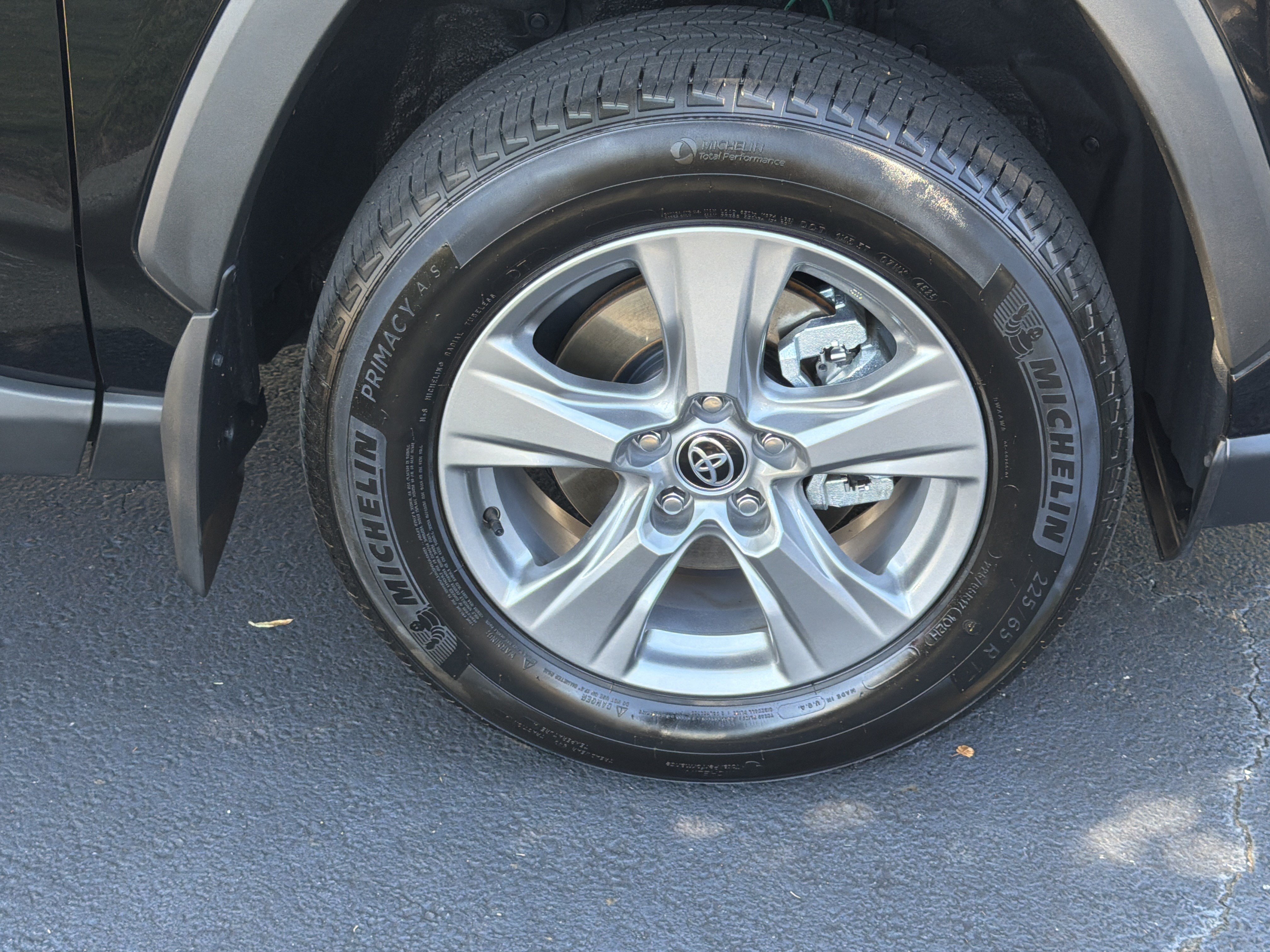 Used 2025 Toyota RAV4 XLE w/ Convenience Package FWD image 12