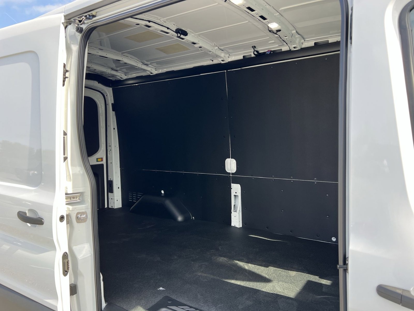 New 2026 Ford Transit 250 148 Medium Roof RWD image 22