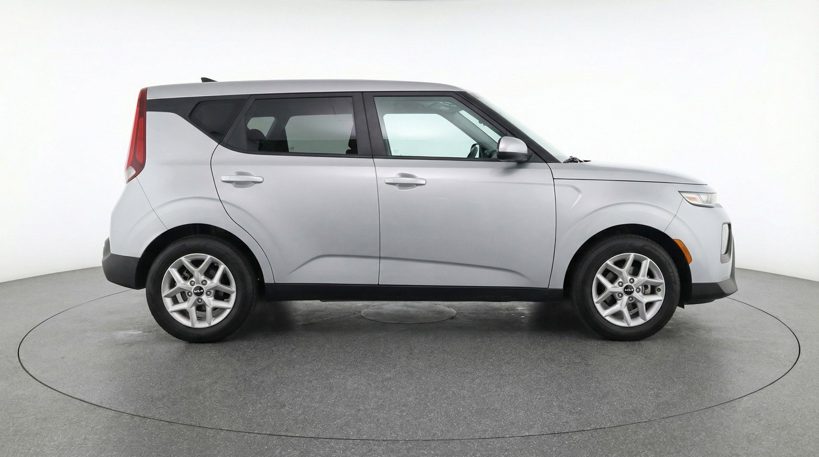 Used 2025 Kia Soul LX w/ LX Technology Package FWD image 11