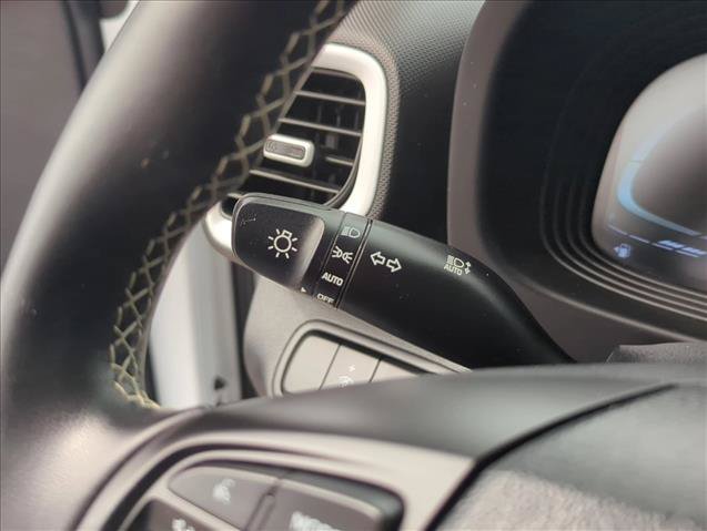 Used 2023 Hyundai Venue Limited FWD image 20