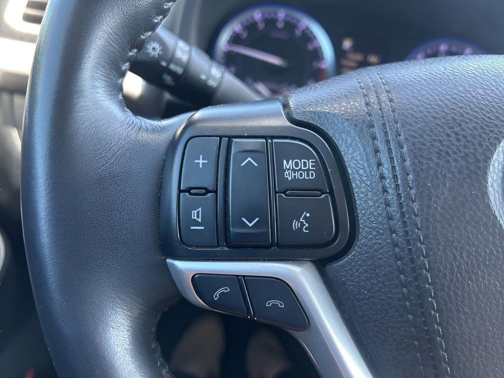 Used 2019 Toyota Highlander Limited Platinum AWD/4WD image 25