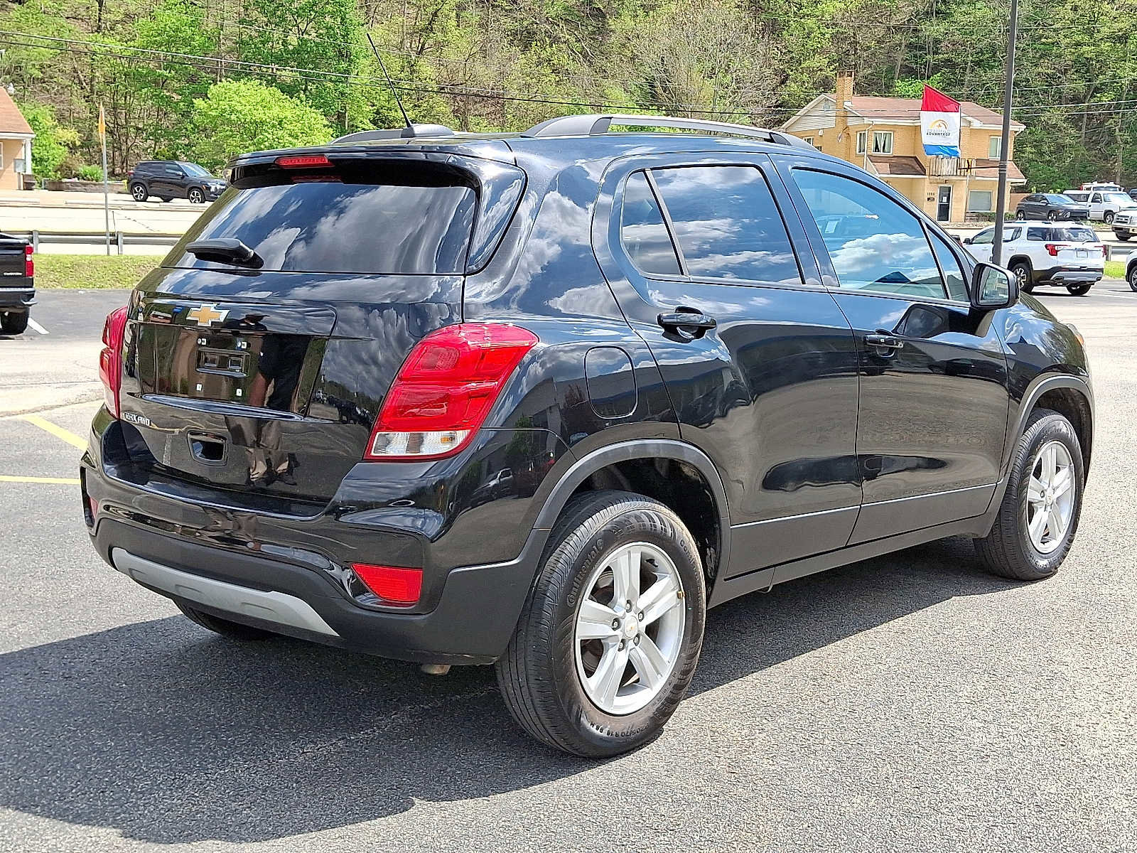 Used 2022 Chevrolet Trax LT w/ LT Convenience Package AWD/4WD image 6