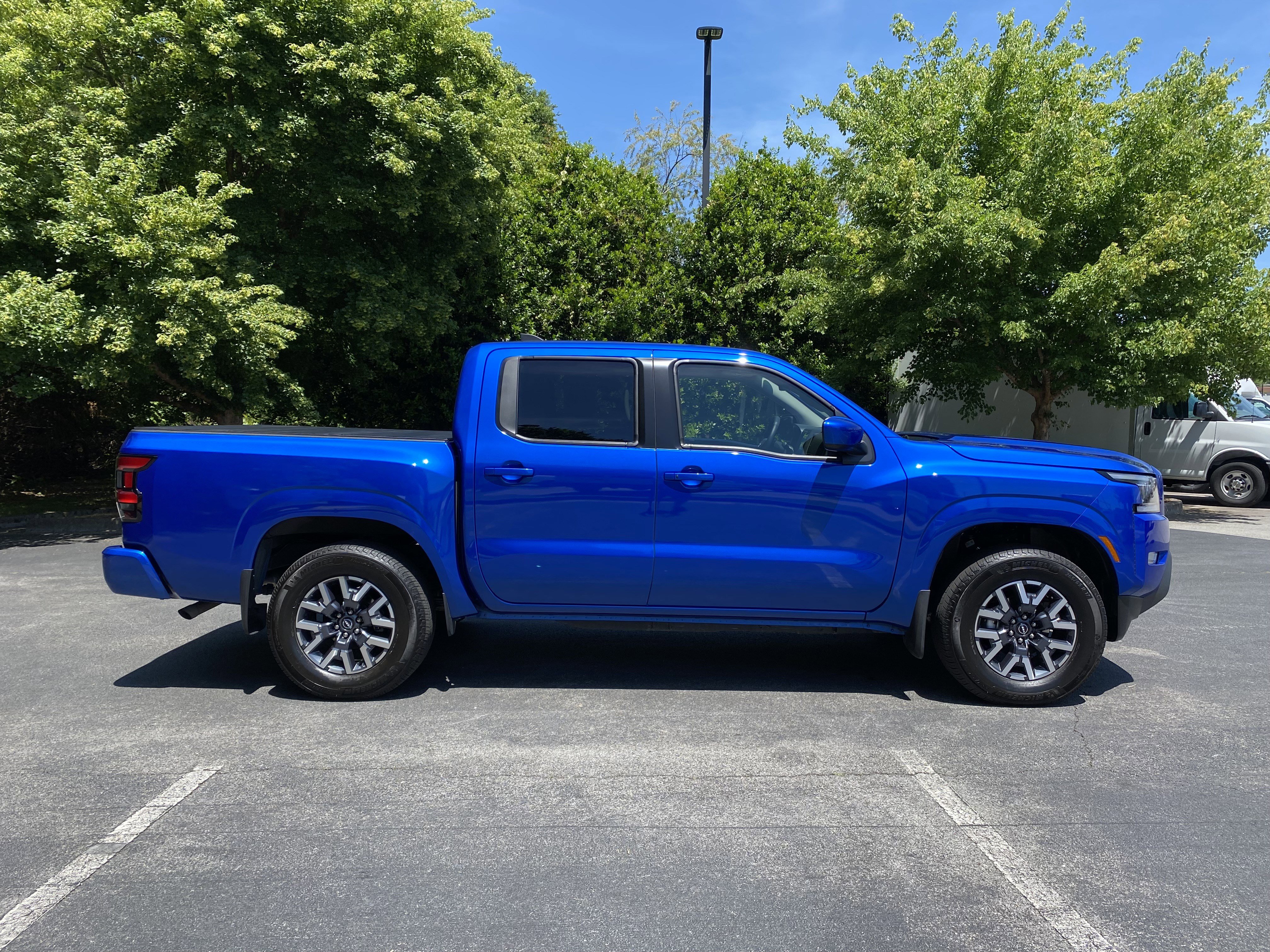 Used 2024 Nissan Frontier SL w/ Technology Package AWD/4WD image 10